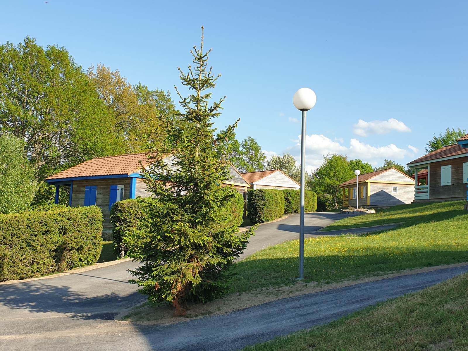 Un village et des voieries bien rénovés (photo mai 2022)