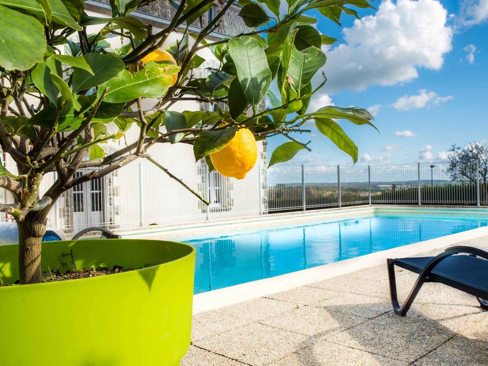 vue sur la piscine de la chouannerie-carousel