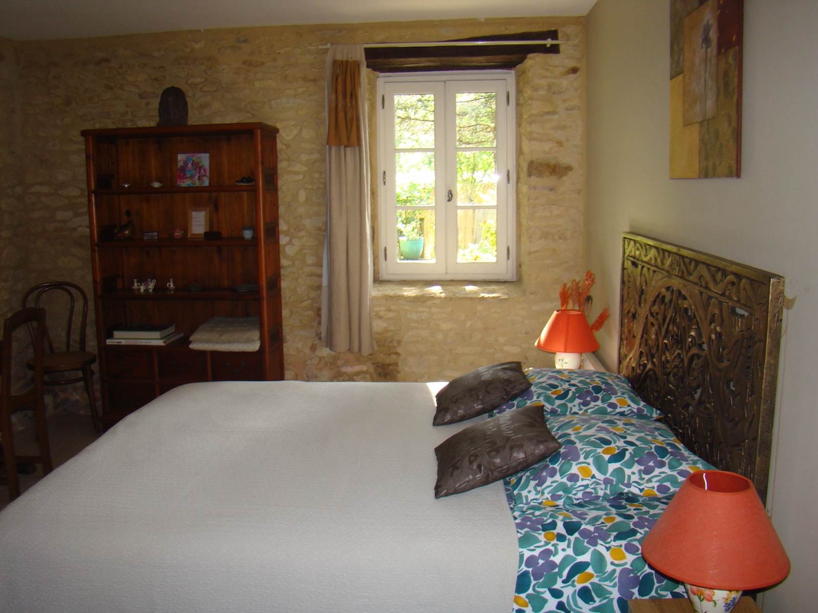 Chambre ocre