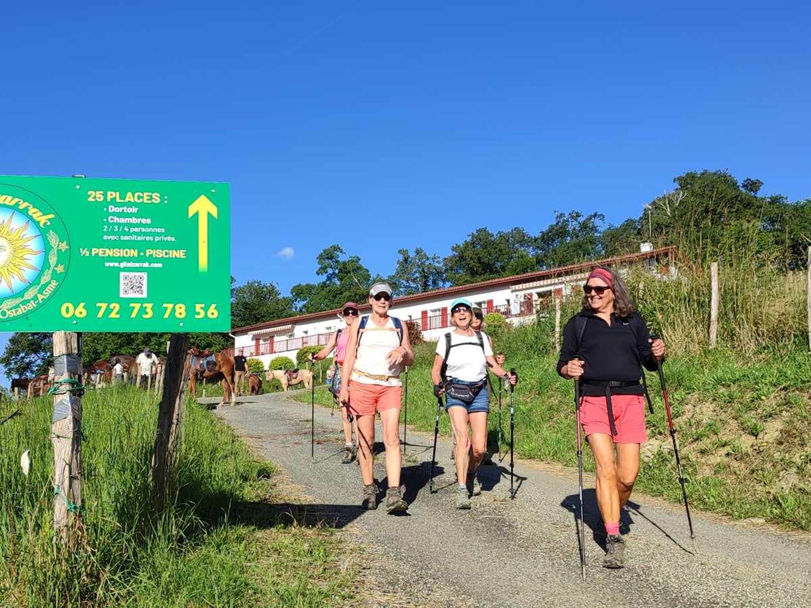 marcheurs pèlerin compostelle ostabat-carousel