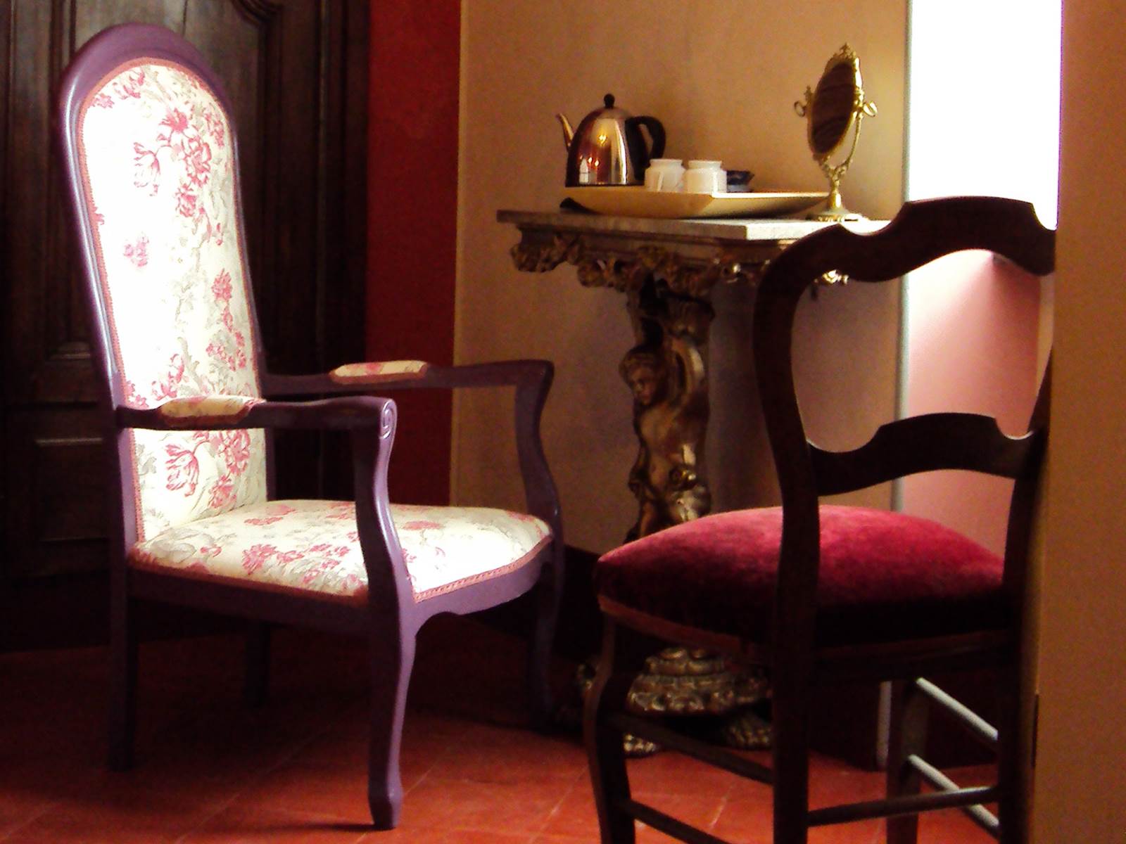 Chambre Artemisia Gentileschi - Coin salon près de la console