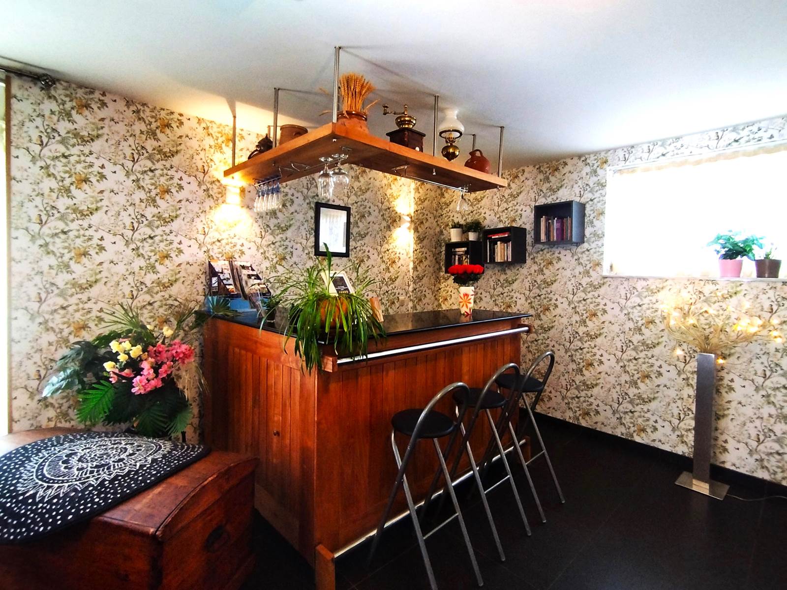 Un vrai plaisir de prendre l'apéro autour de ce bar !