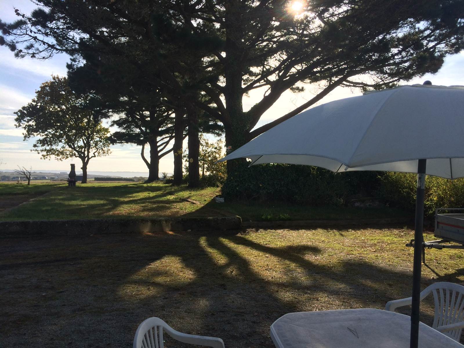 gite pour 7 personnes avec vue sur Groix, vaste parc avec jeux pour enfants, piscine chauffée en saison