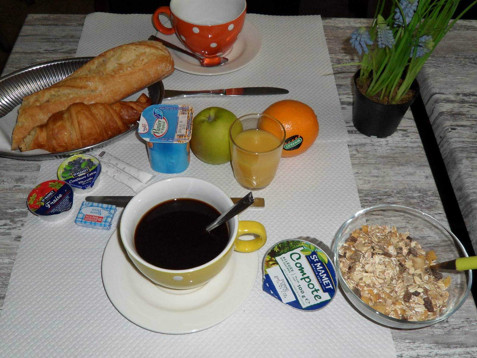 Petit déj 3 HJB rue jean bart