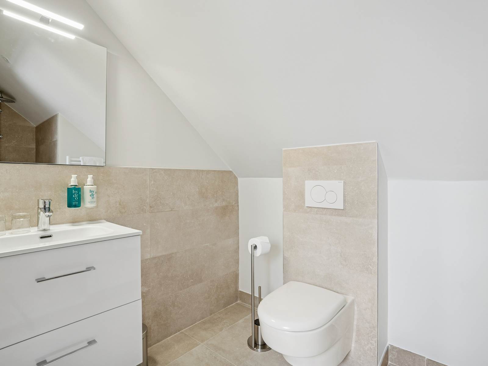 salle-de-bain-chambre-essentielle-hotel-arradon (1)