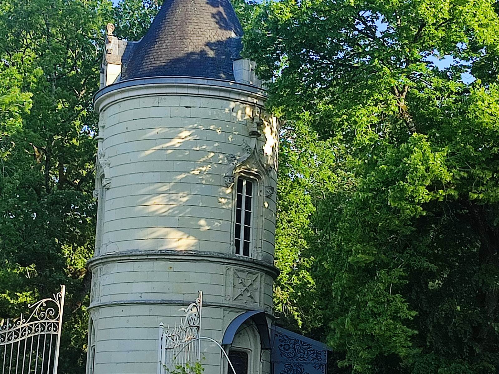 La-Tour-des-Touches-gite-à-Savonnières- la tour