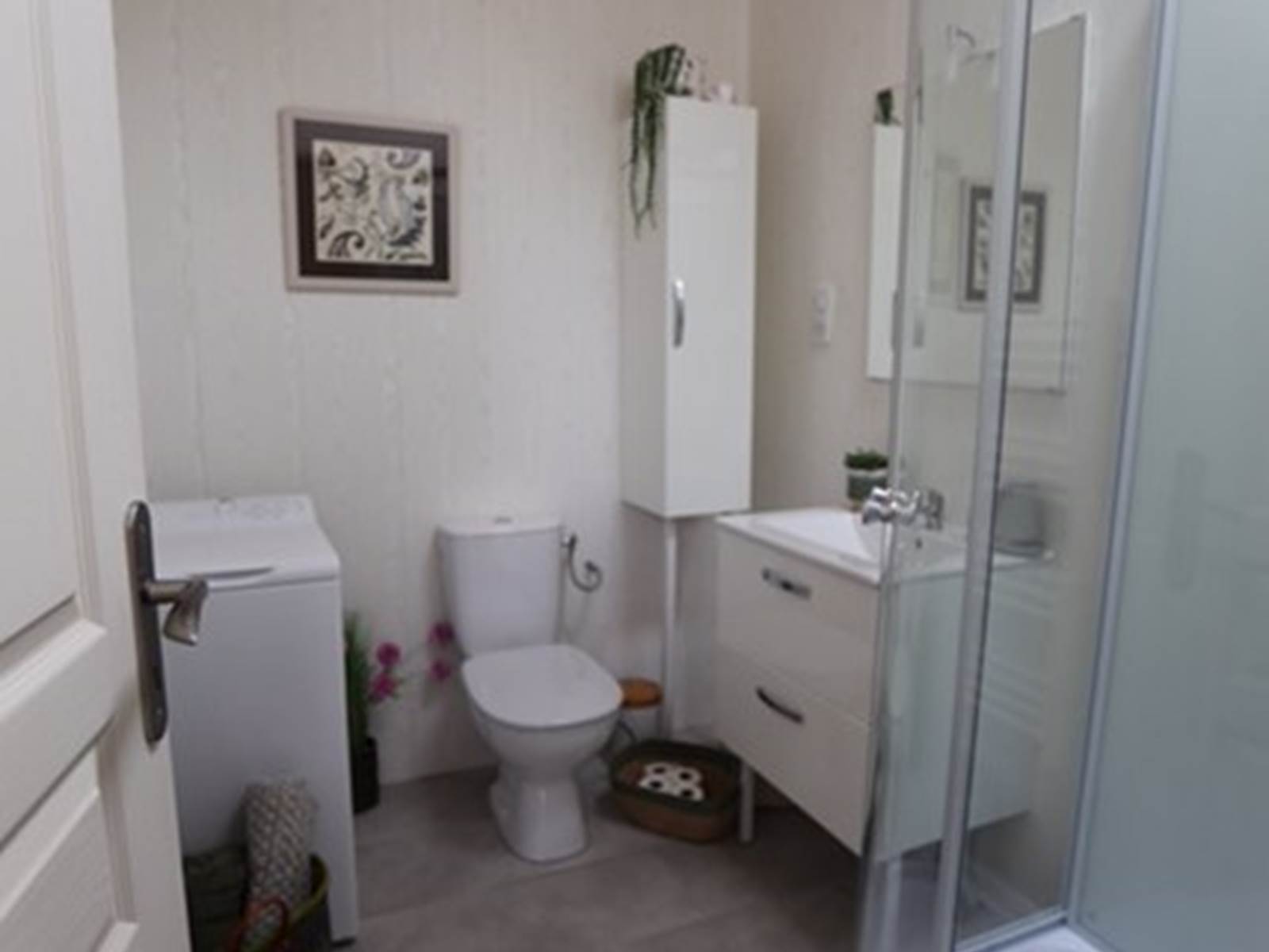 The Lodge Gite - Bathroom