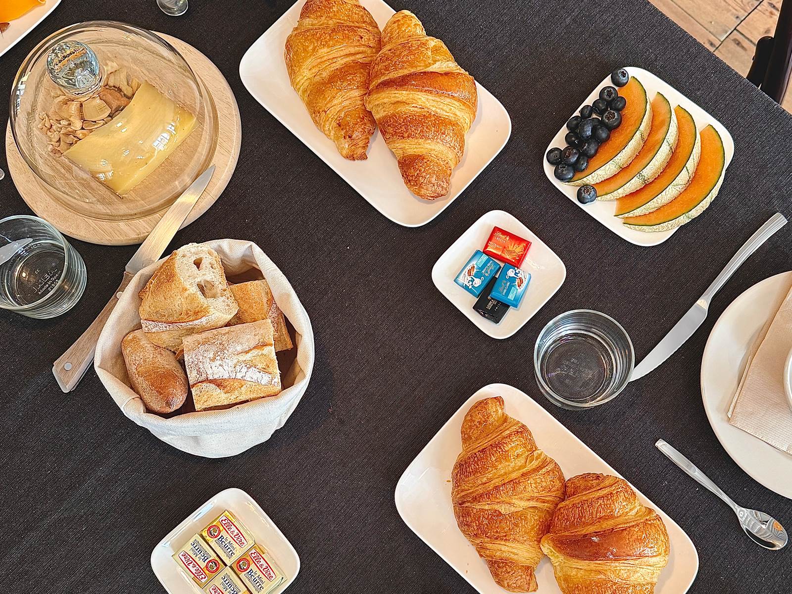 Notre petit déjeuner, avec des produits frais et locaux