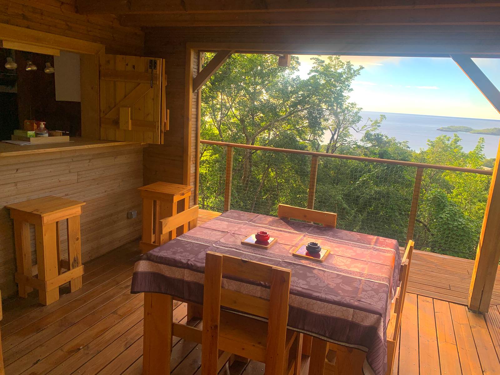 Table à manger avec vue mer