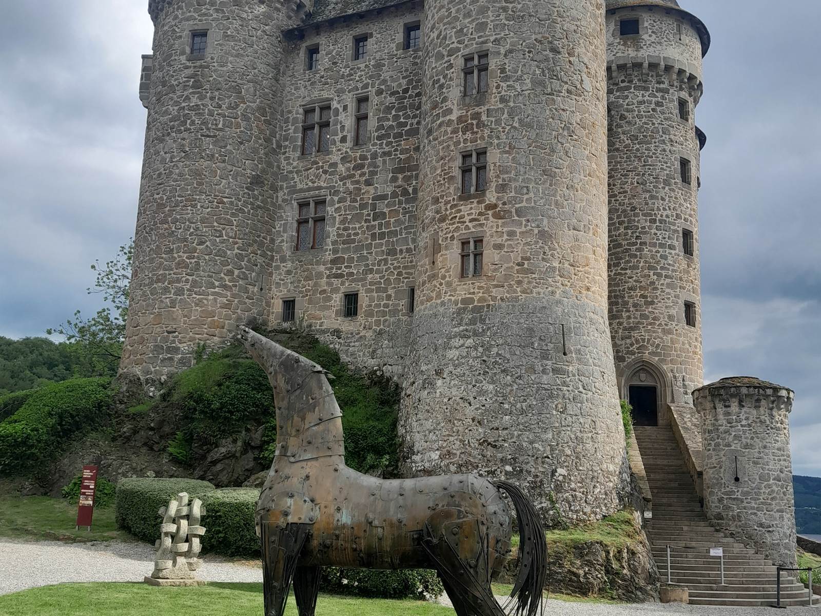 La cour du Chateau de Val