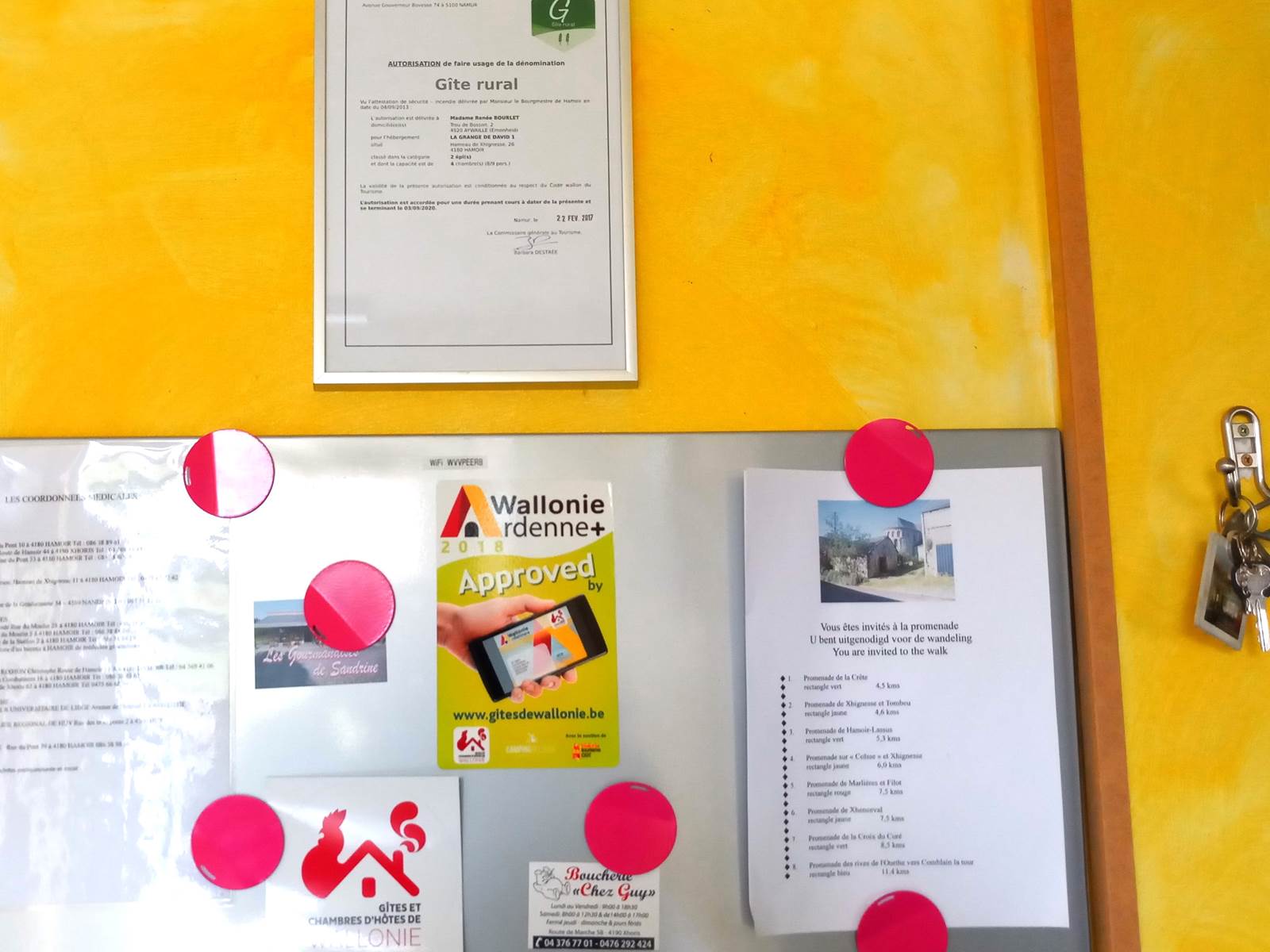 Code WiFi et à disposition la liste des commerces de HAMOIR