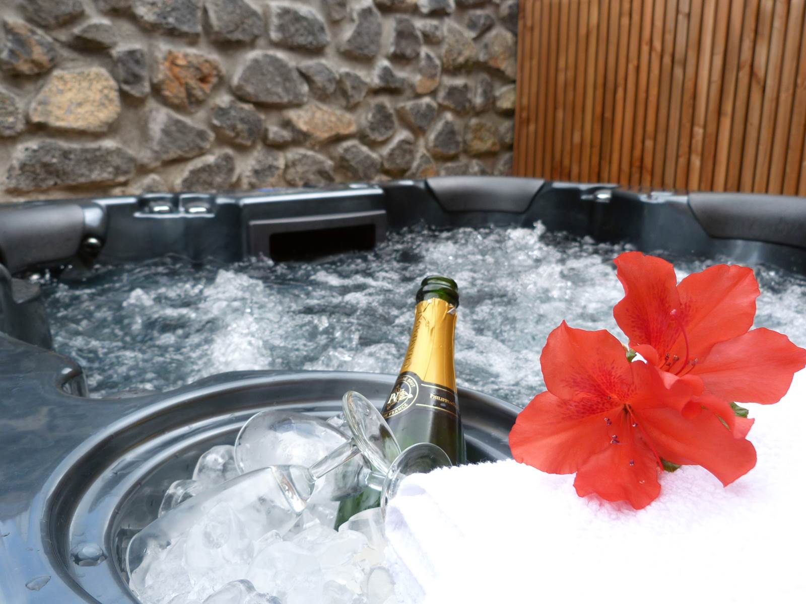 L'Orée du Maïdo - plan rapproché jacuzzi