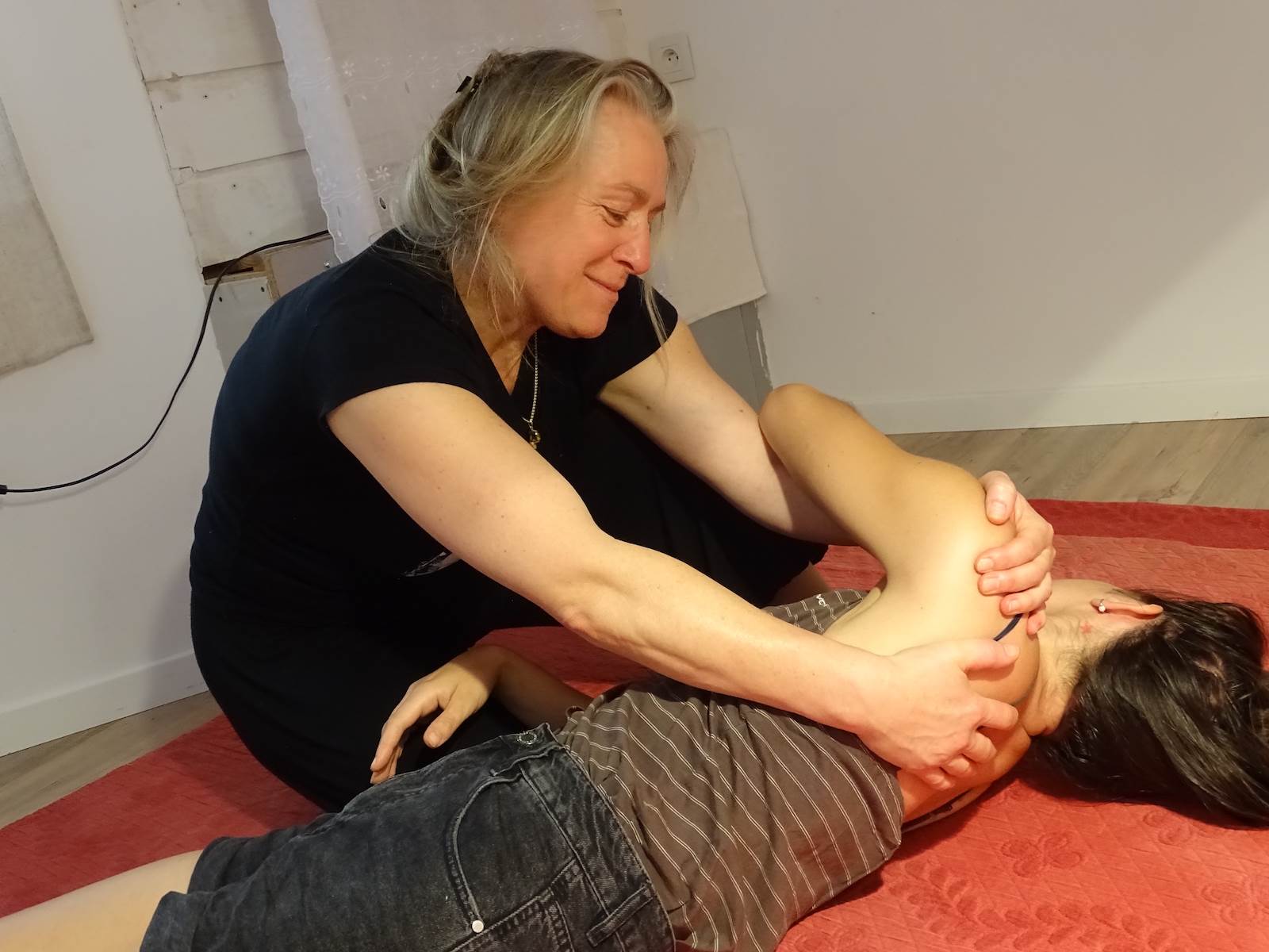 Relaxinésie-relaxation douce, au sol avec étirement de toutes les articulations, Jill-carousel