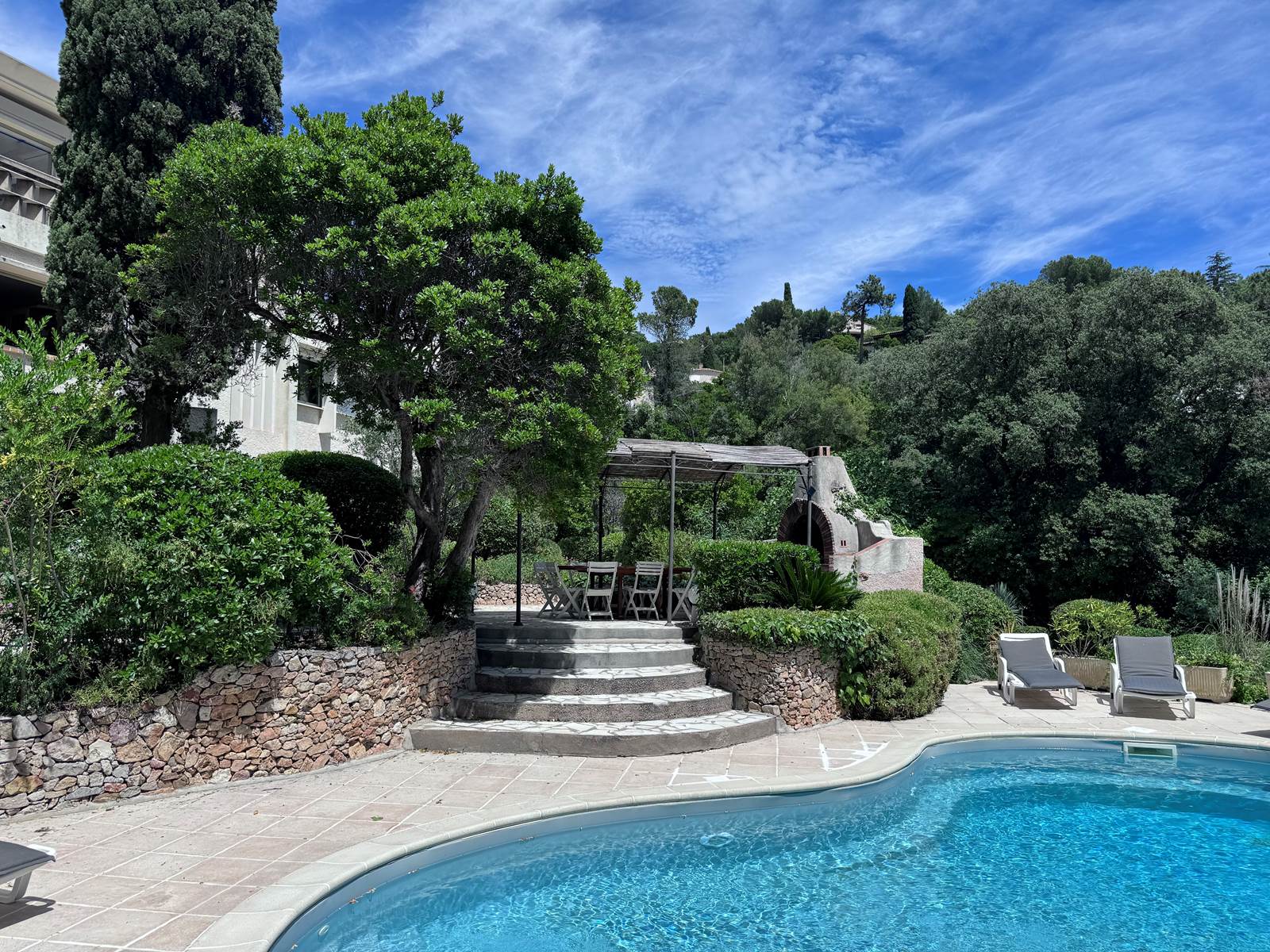 VILLA AGATHEA - LES ISSAMBRES - VUE DE LA PISCINE