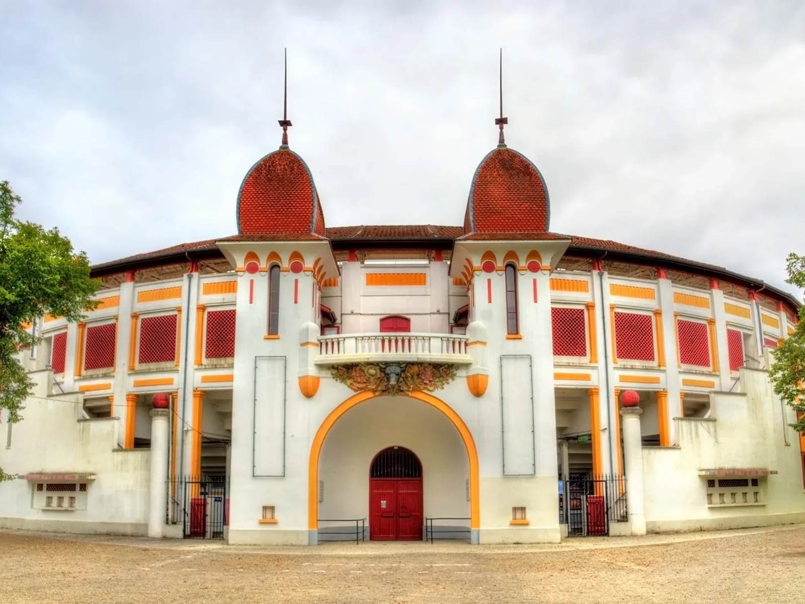 LES ARÈNES-carousel