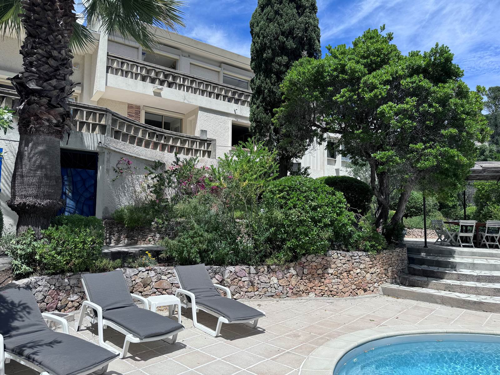 VILLA AGATHEA - LES ISSAMBRES - VUE DE LA PISCINE