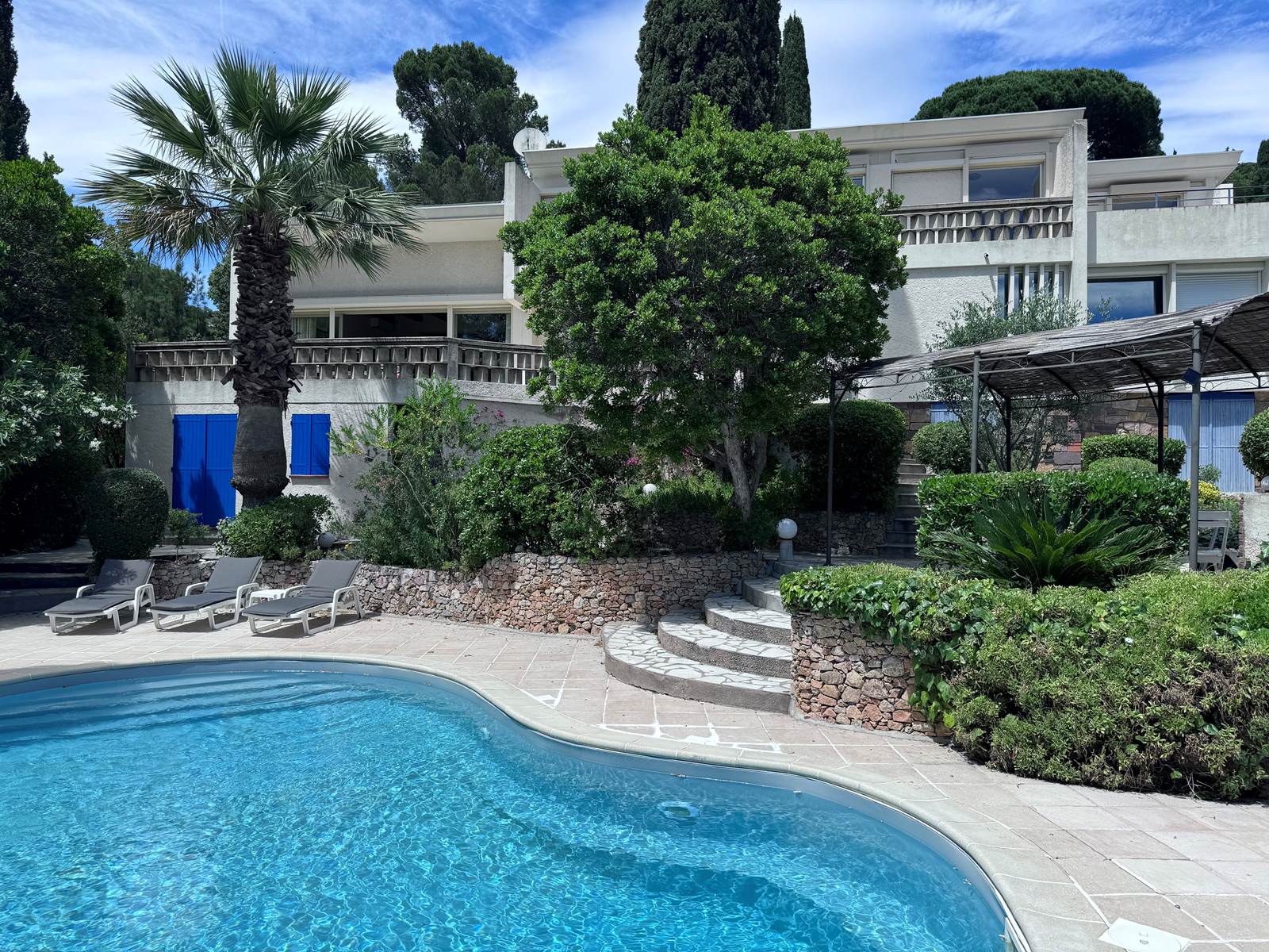 VILLA AGATHEA - LES ISSAMBRES - VUE DE LA PISCINE