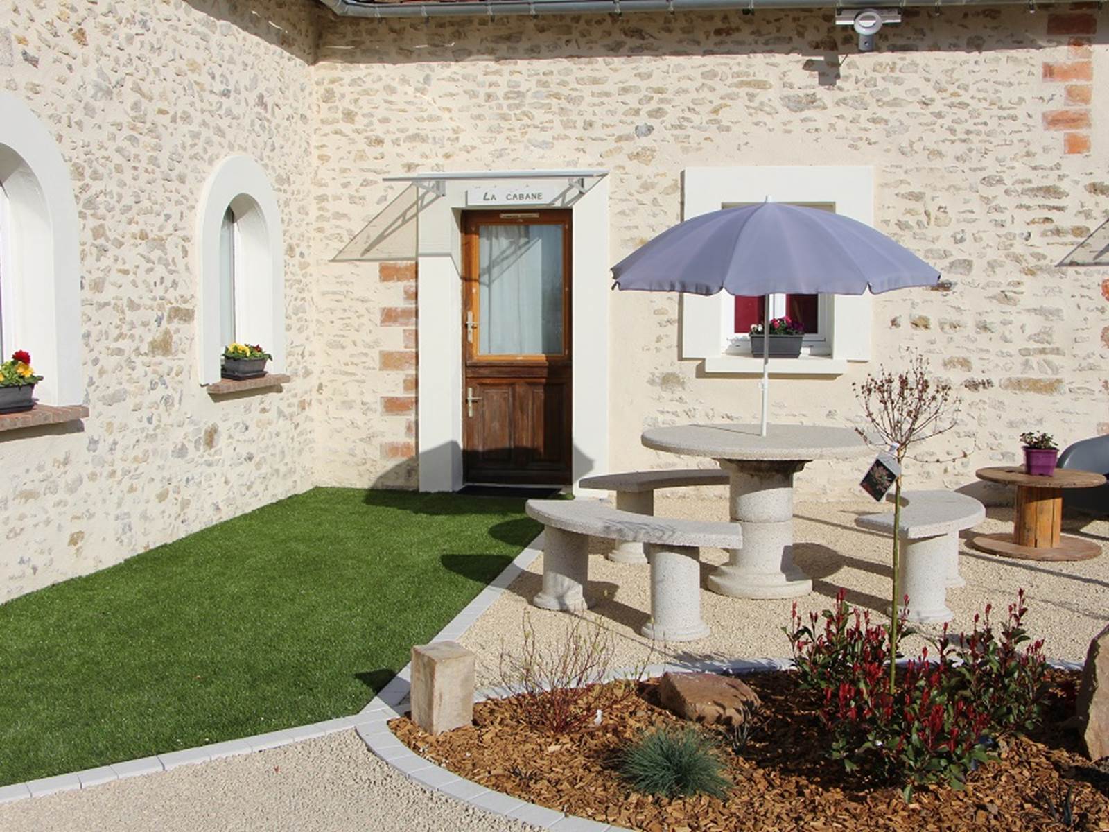 gite_rural_la_fleche_terrasse_cabane_hameau_des_deux_ailes