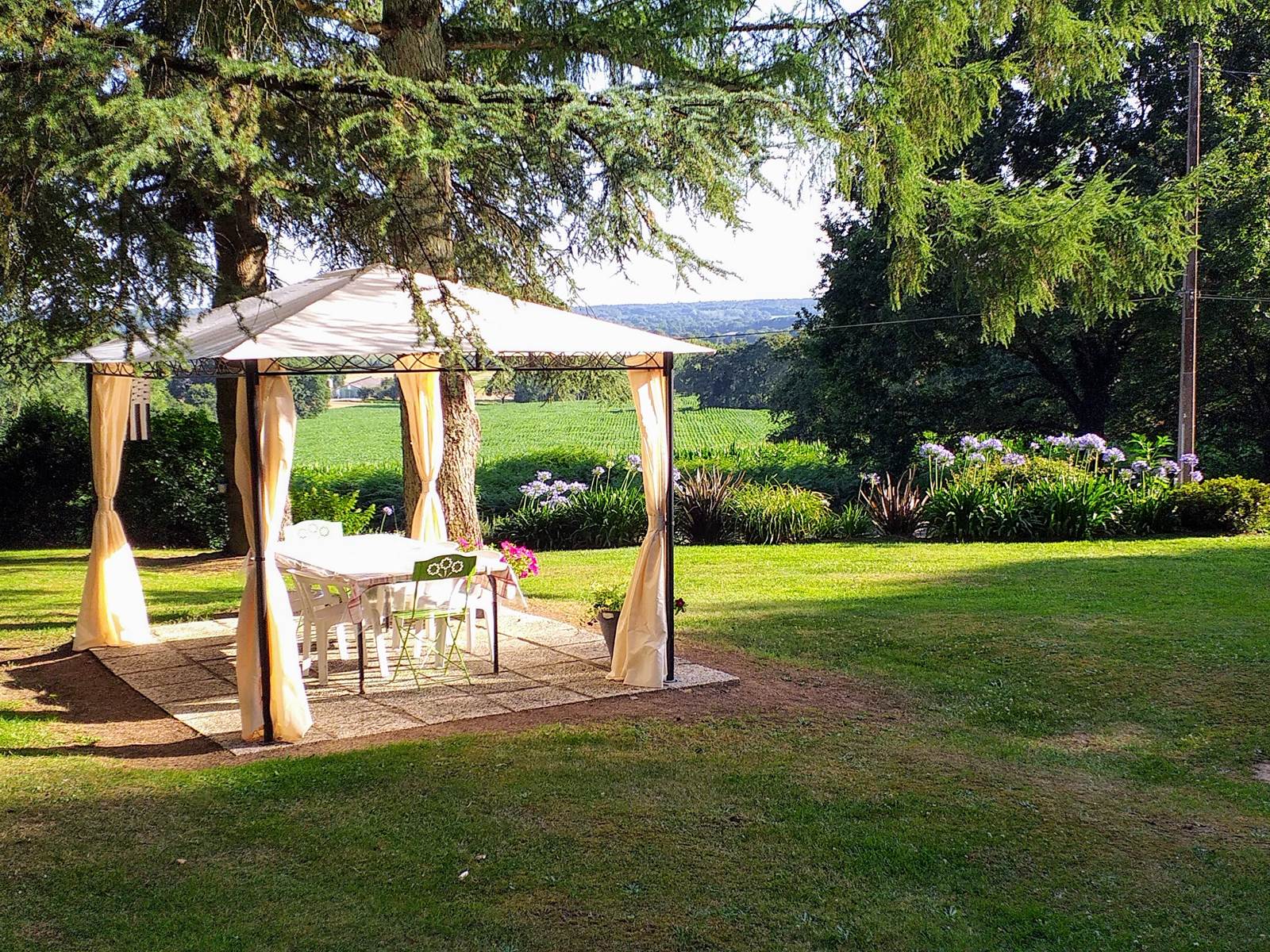 Le Parc et Espace repas extérieur-carousel