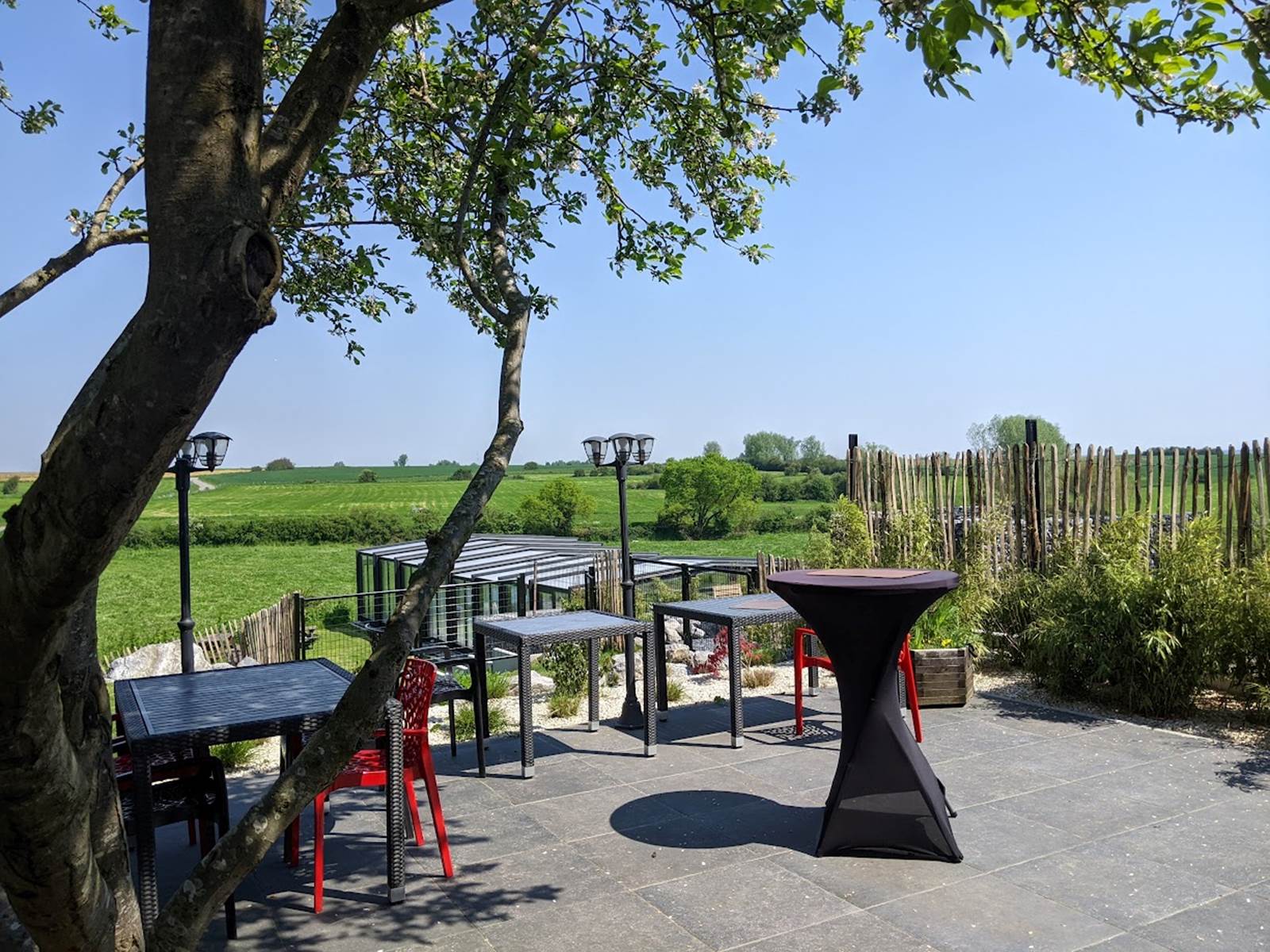 Notre terrasse avec vue sur la campagne