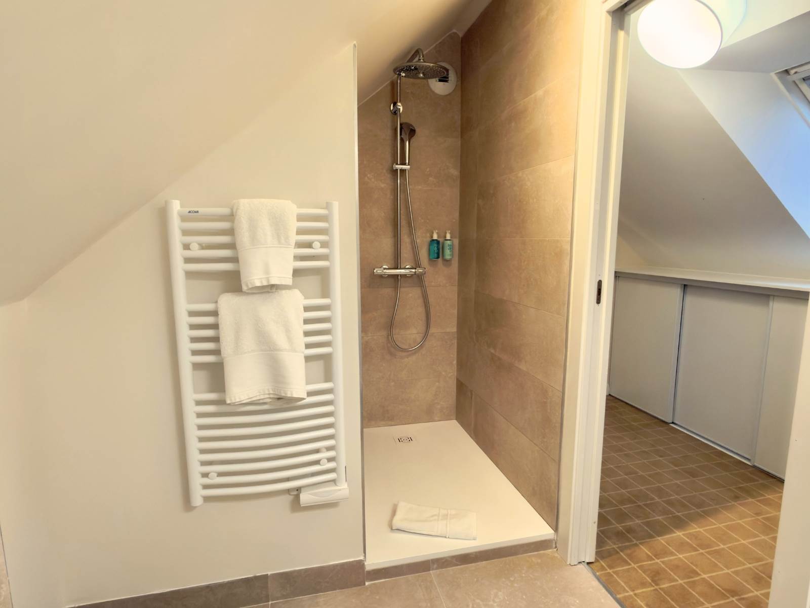 MH Hôtel & Spa_ Essentielle_Salle de Douche-2