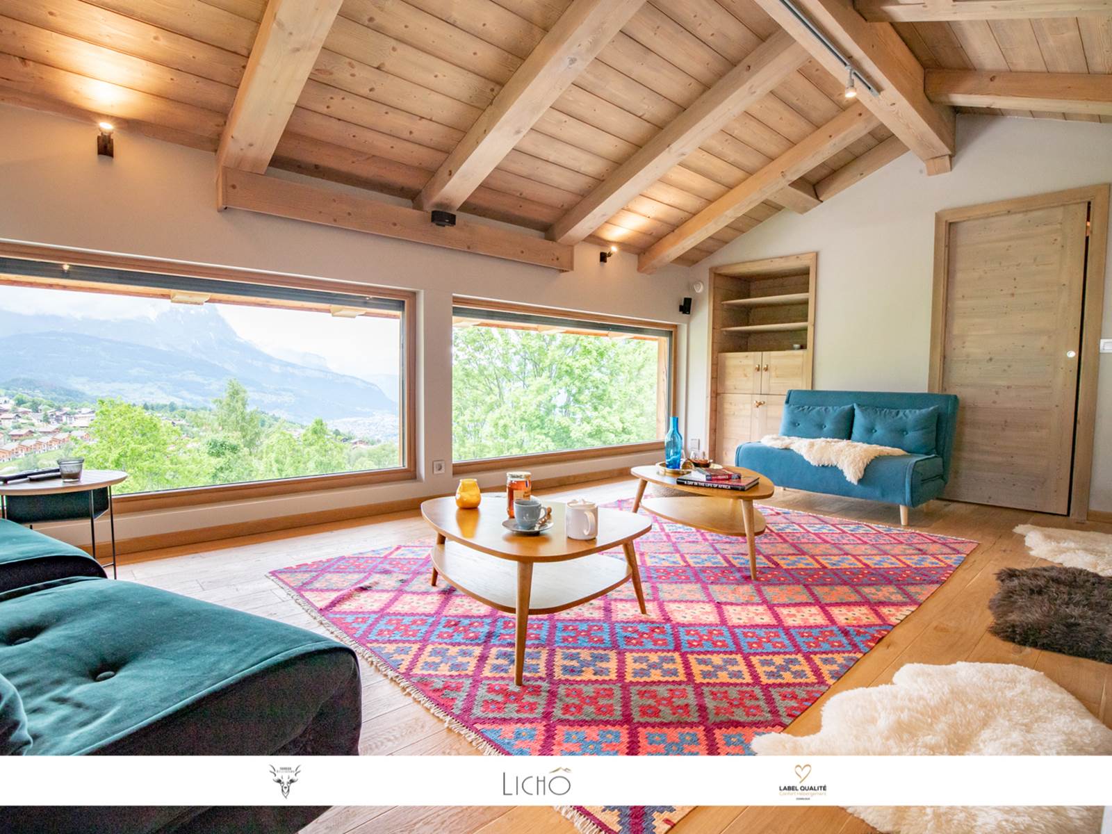 Salon TV avec home cinéma, terrasse et couchage pour 2 personnes