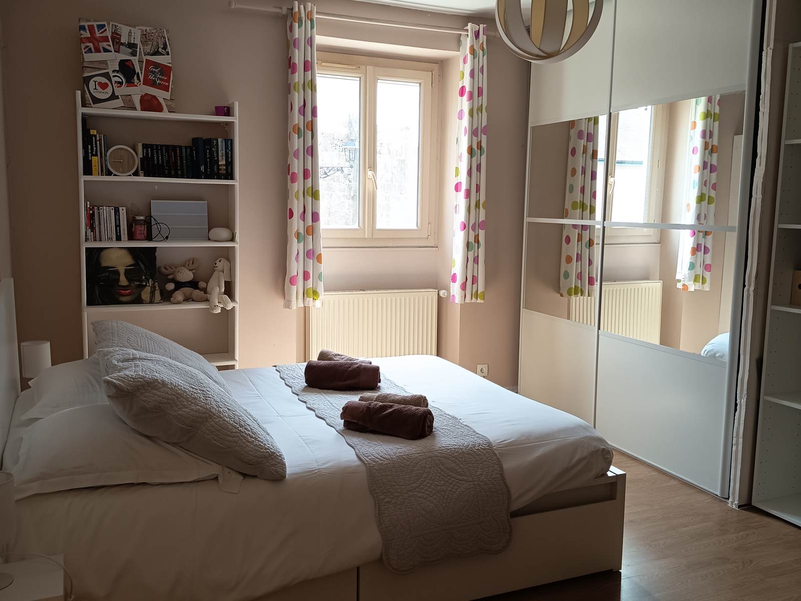chambre 2 lit double taille 140  avec bureau