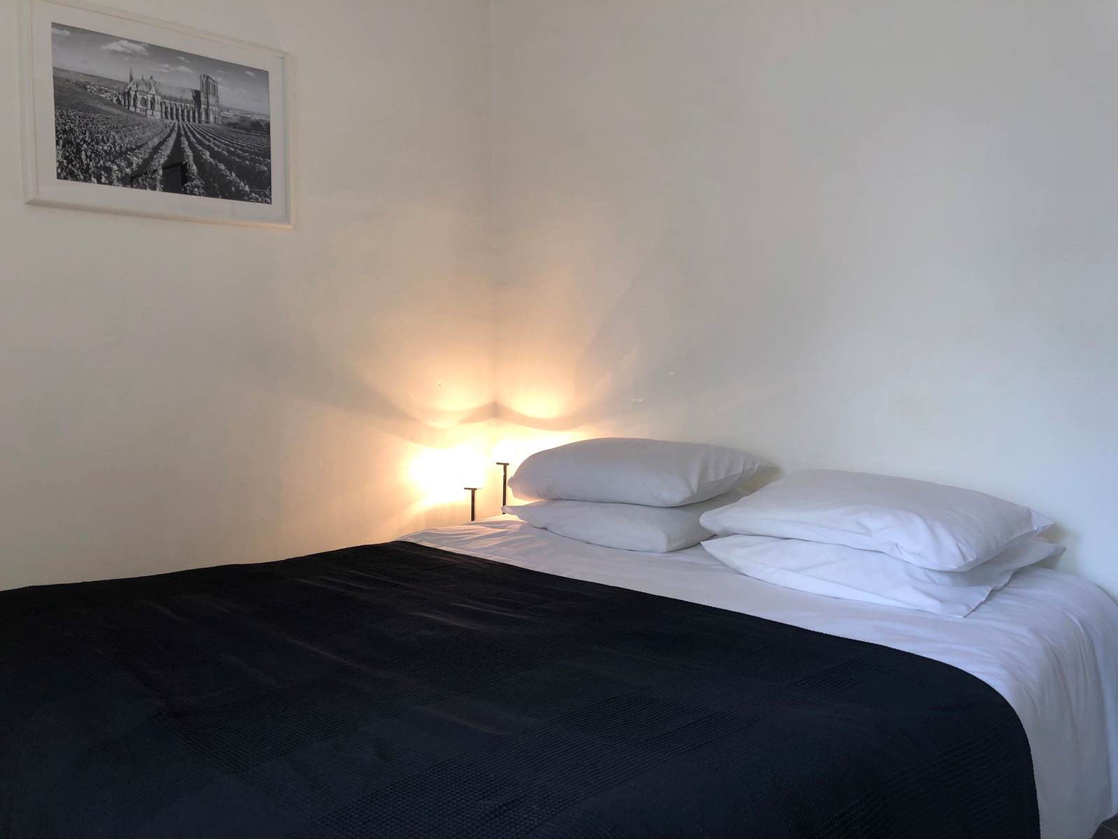 Le lit Queen size avec sa literie haute résilience