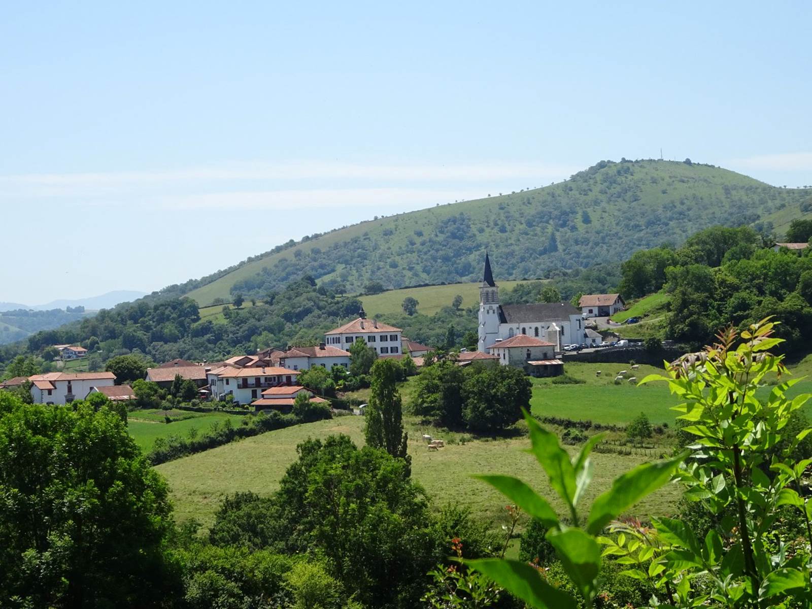 Gite Izarrak_Compostelle_pays basque_village ostabat-carousel