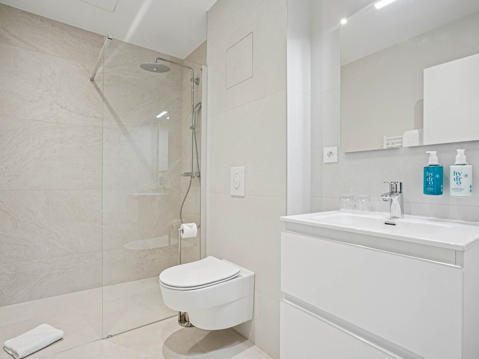 salle-de-douche-chambre-essentielle-hotel-arradon