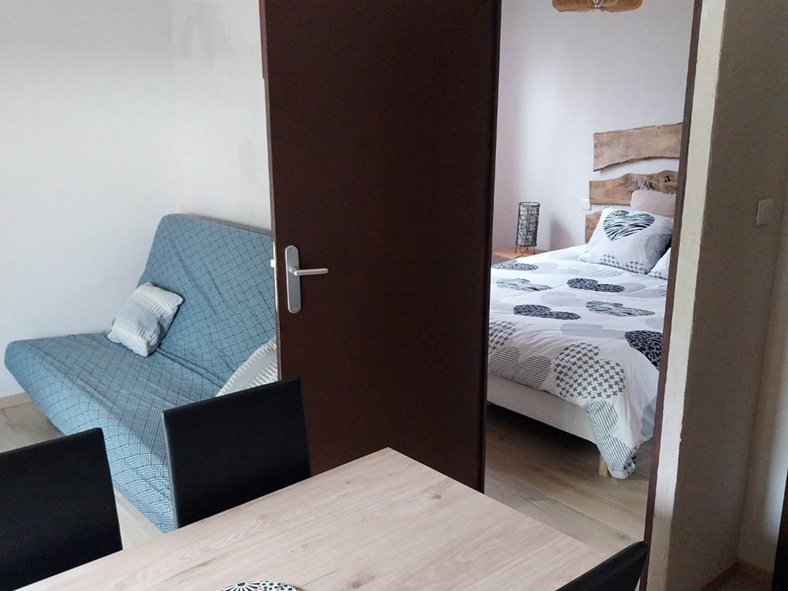 vue piece à vivre et chambre gite 3