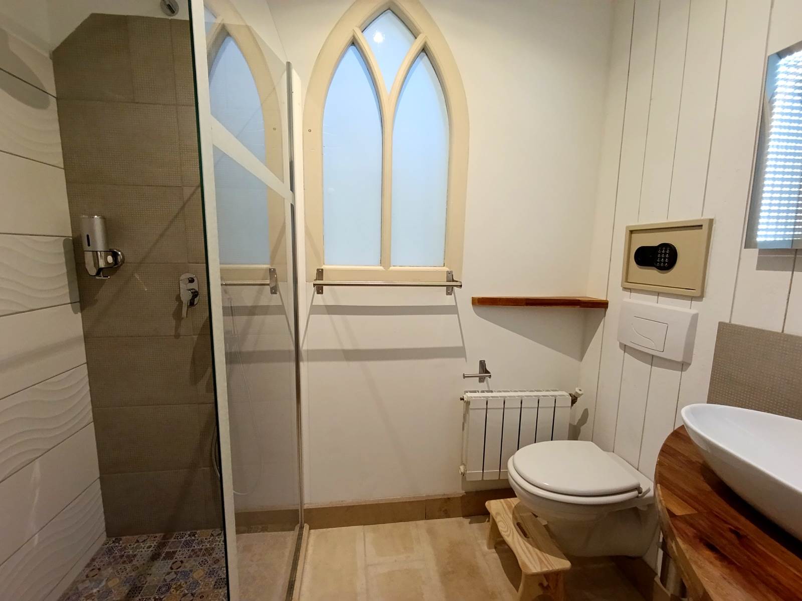 Salle d'eau avec douche à l'Italienne et WC