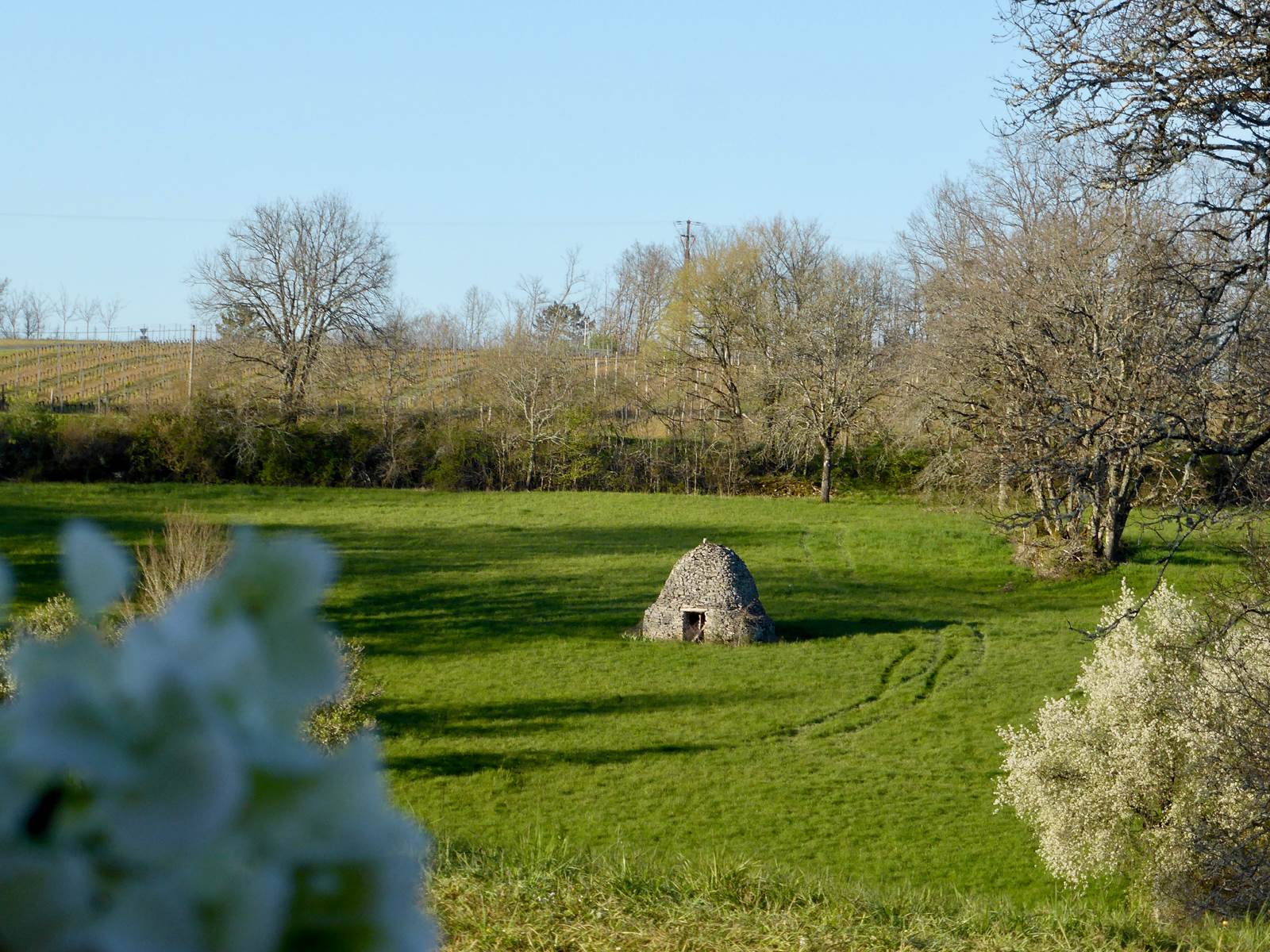 Borie en pierre sèche campagne les gites de fred en Dordogne-carousel