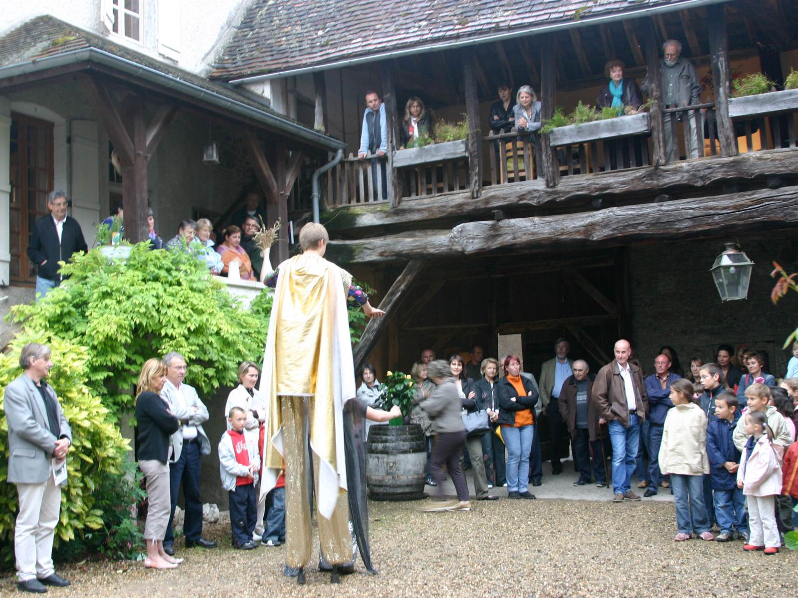 quelques animations dans la cour-carousel