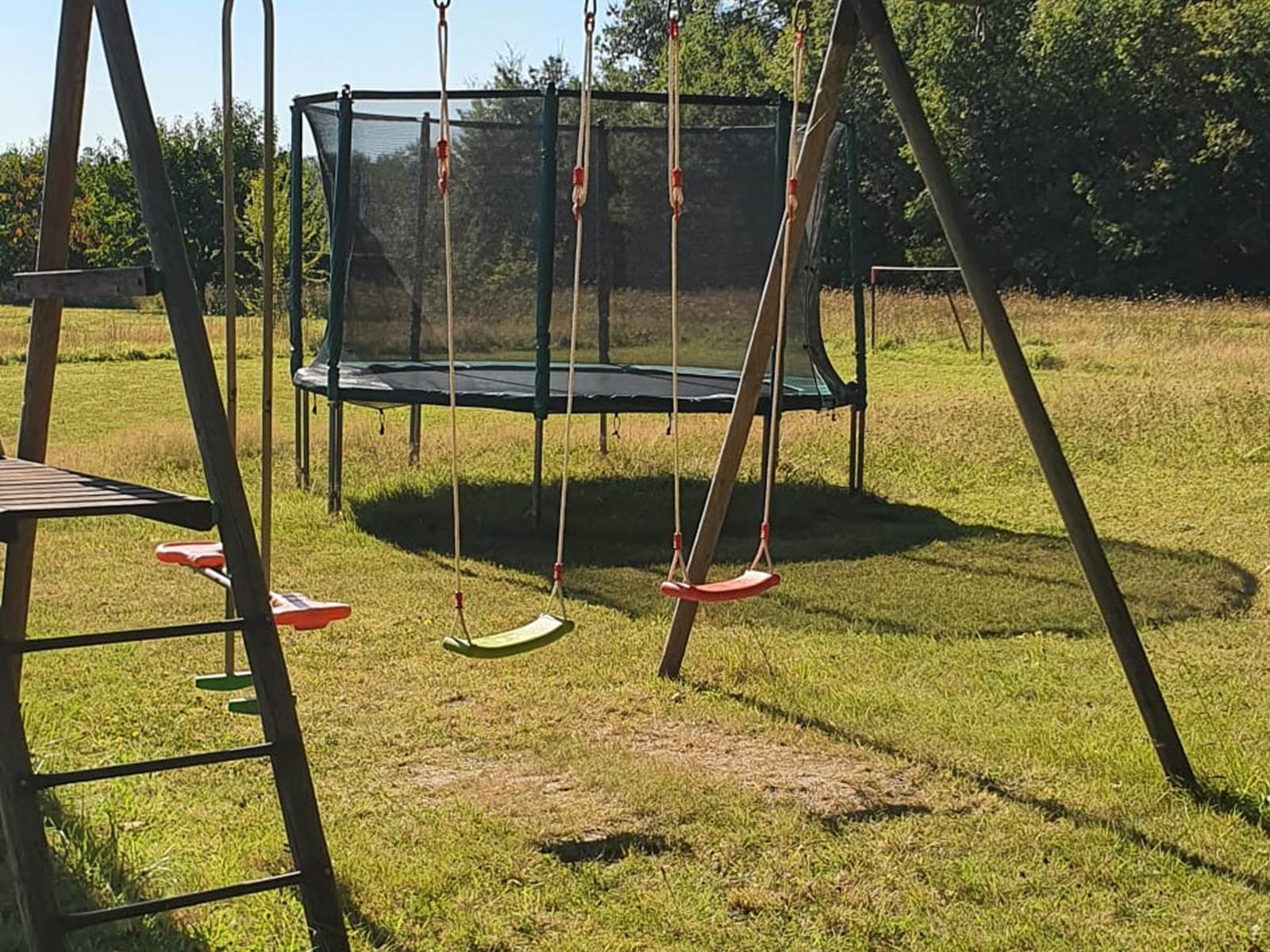 le coin des enfants trampoline-carousel