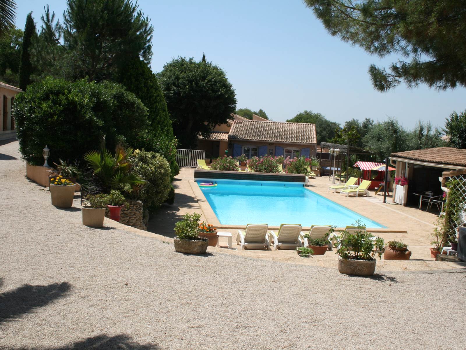 Piscine 6m x 12m ouverte de mai à octobre-carousel