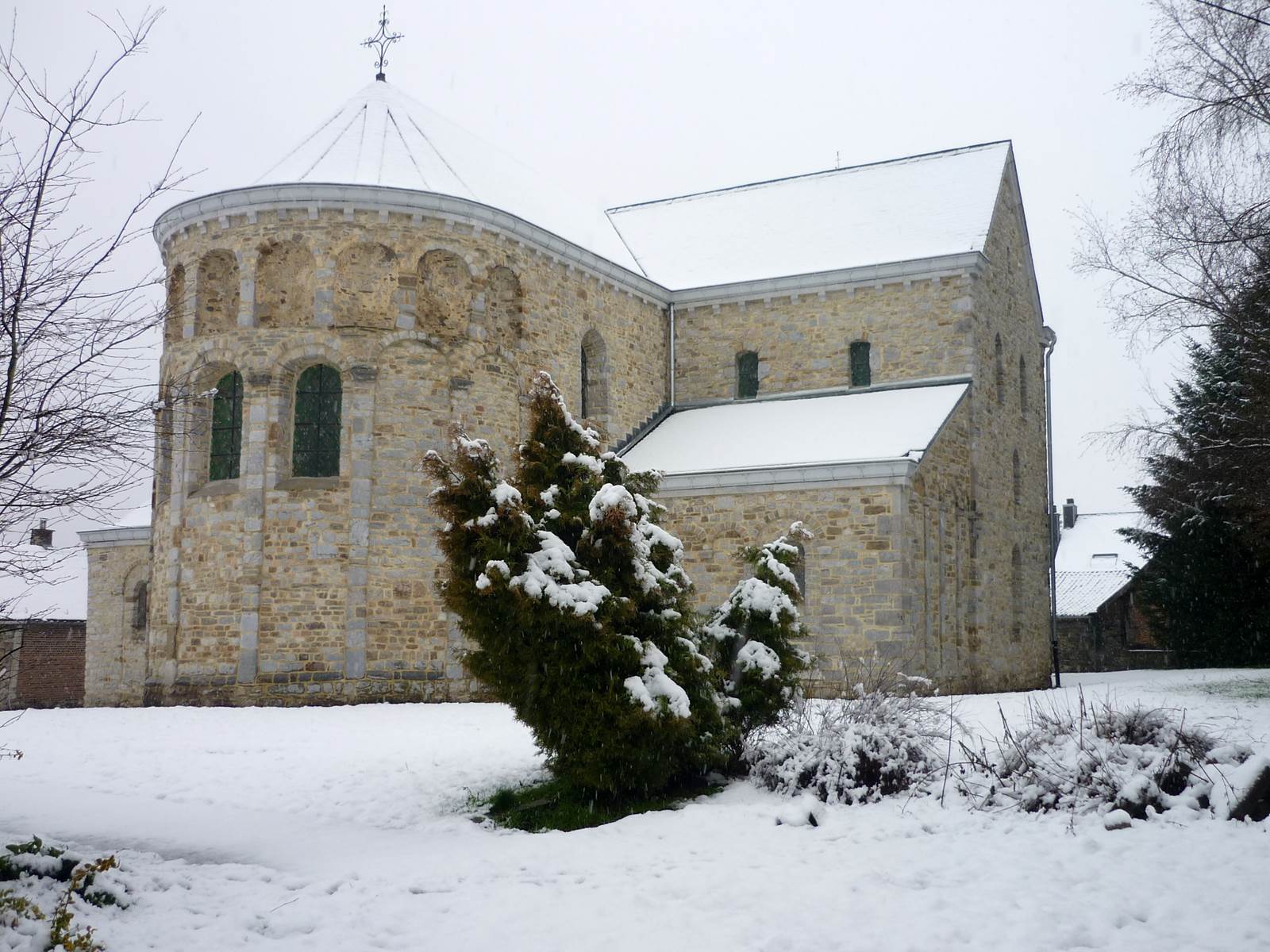 Eglise Saint Pierre de Xhignesse jouxte le gîte