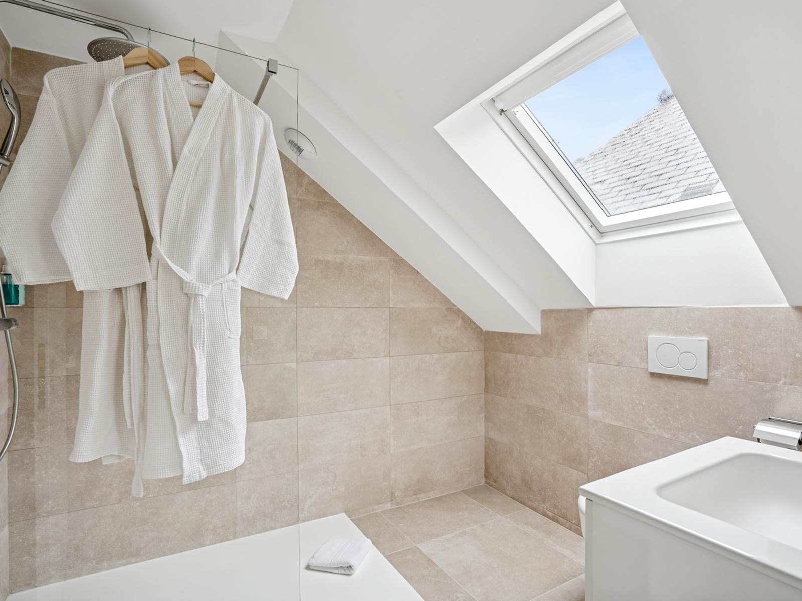 salle-de-douche-italienne-suite-hotel-arradon