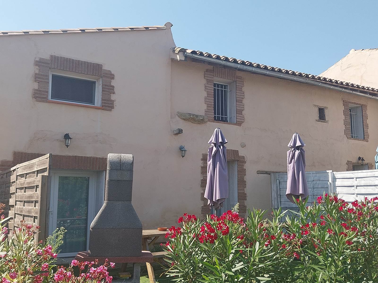 vue de la terrasse depuis le jardin