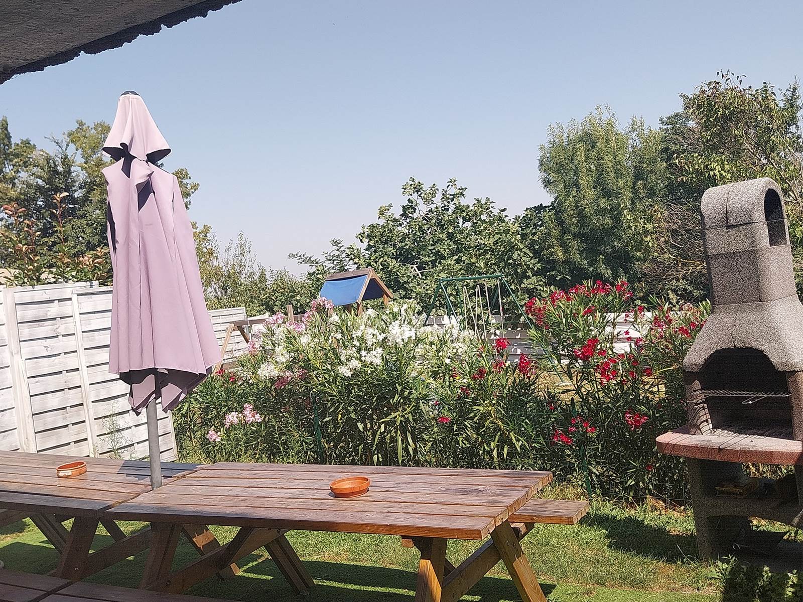 vue de la terrasse de puis l'intérieur