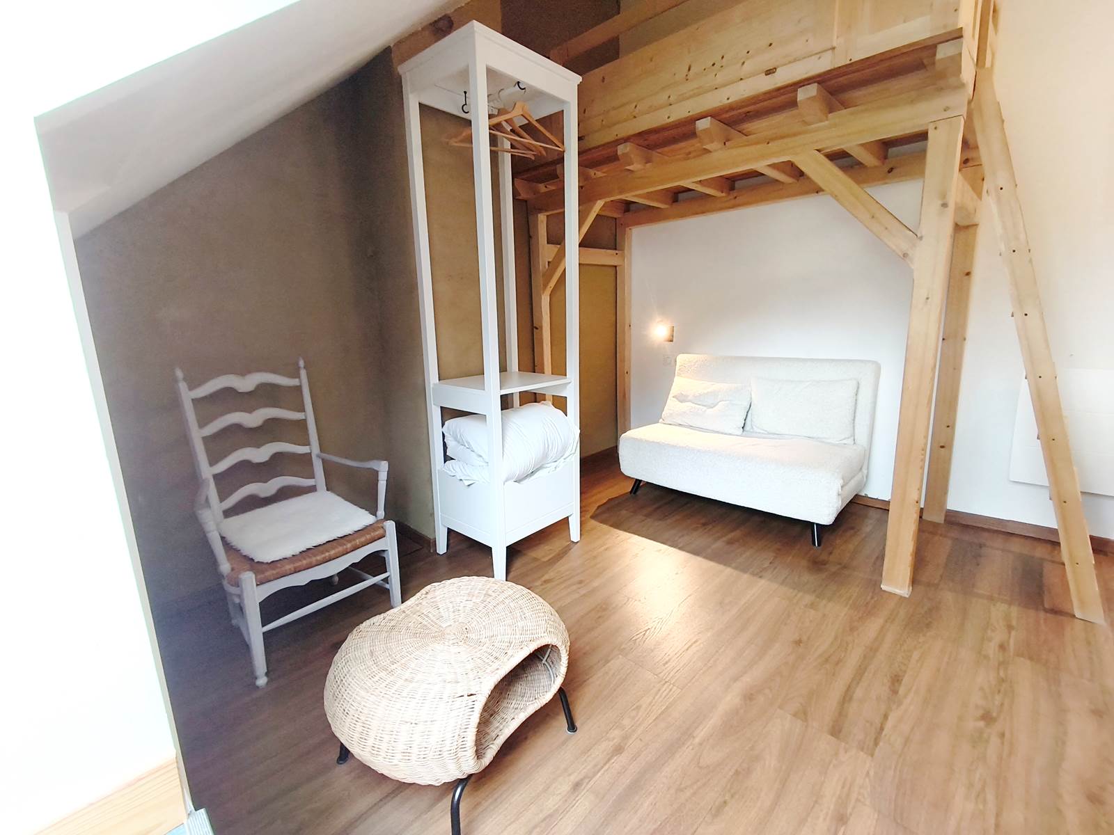 PASTORETA COIN SALON