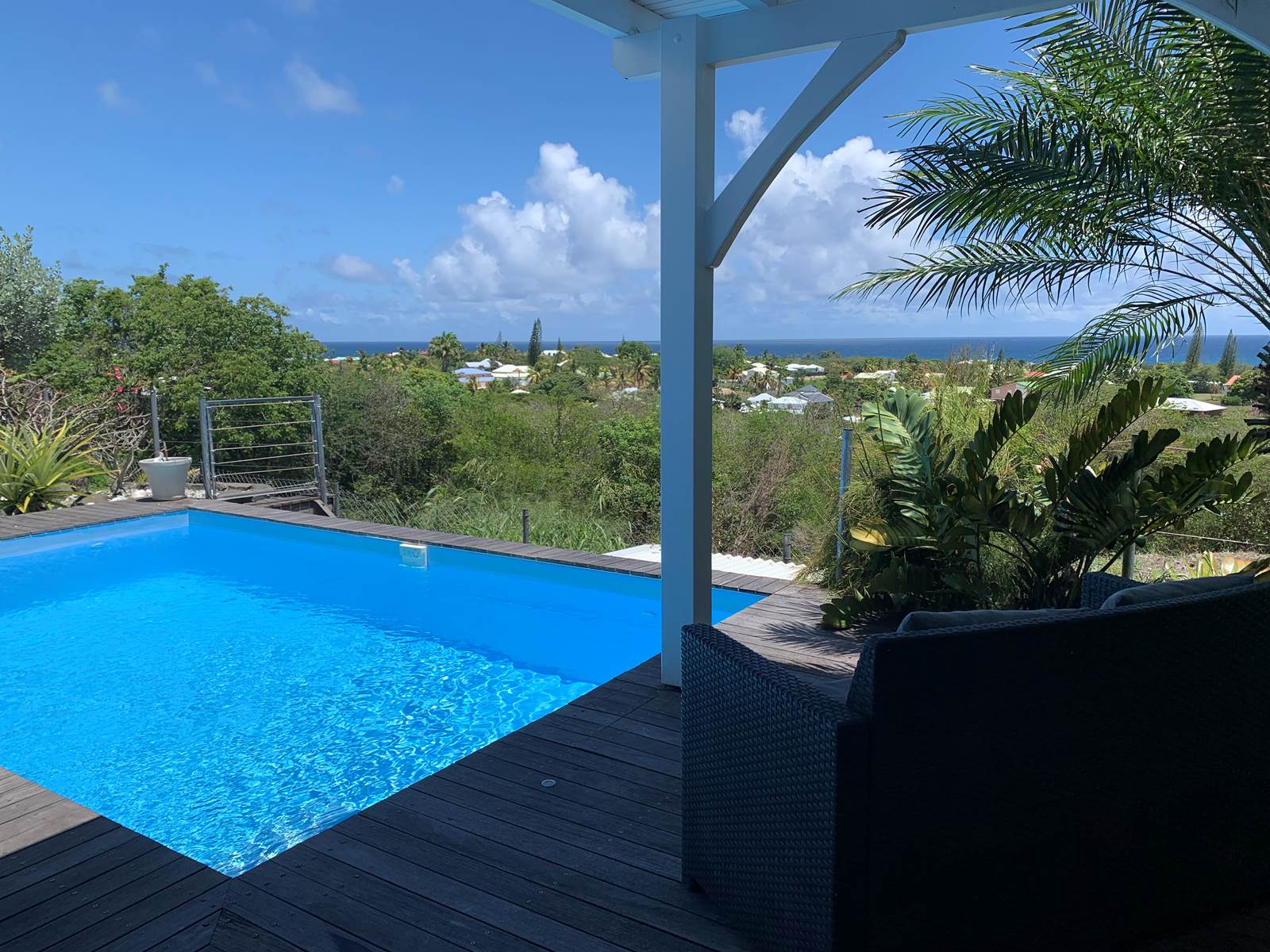 Terrasse vue mer et piscine