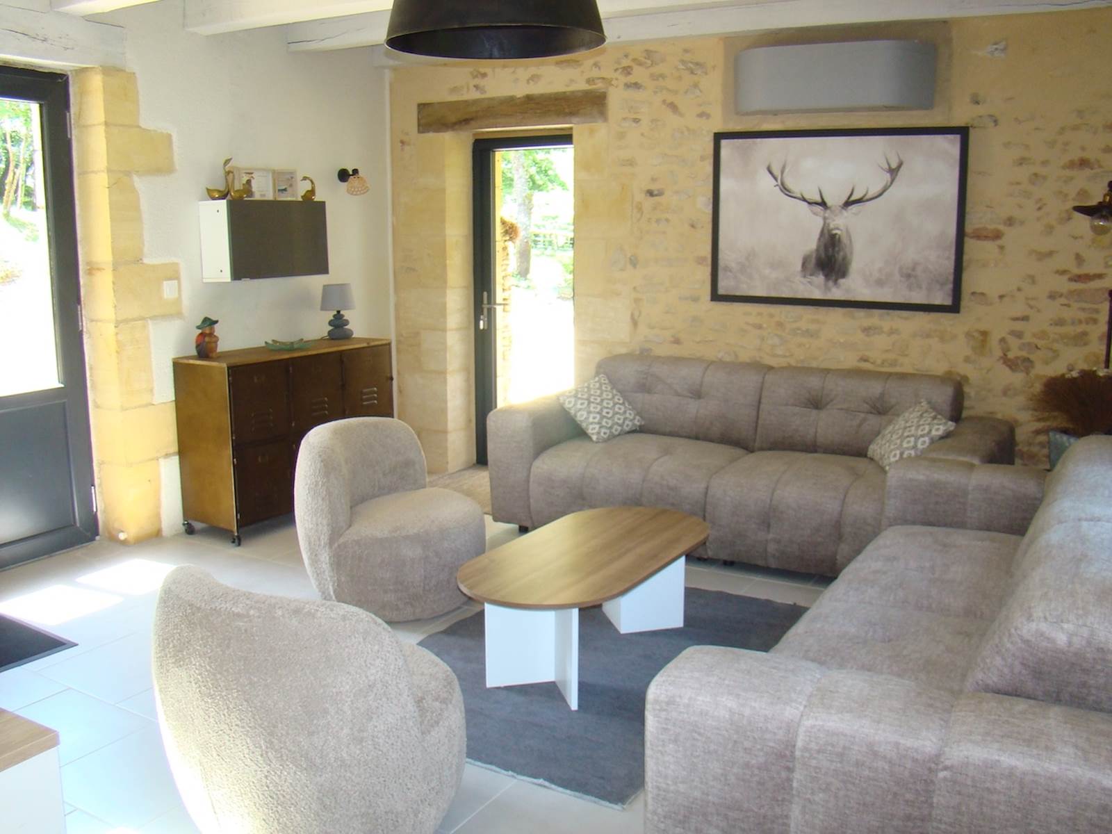 salon avec porte sur terrasse