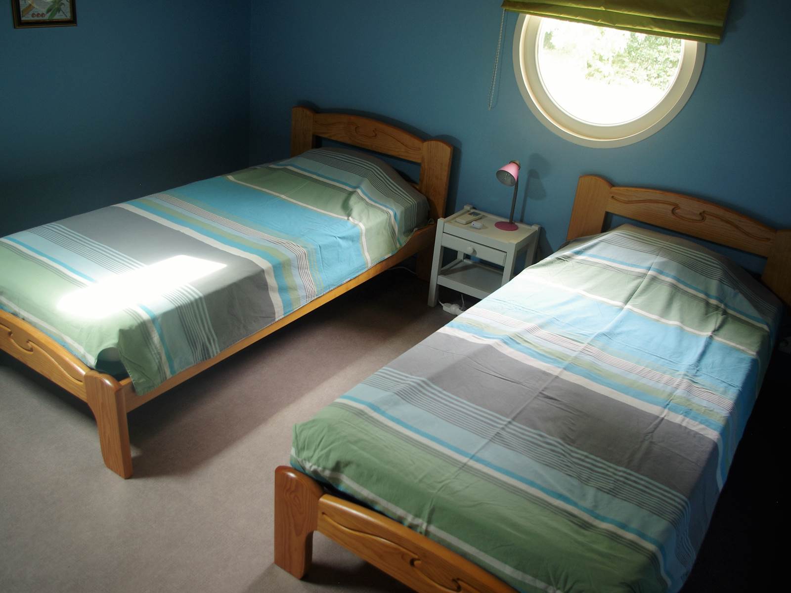 lits individuels : chambre à l'étage