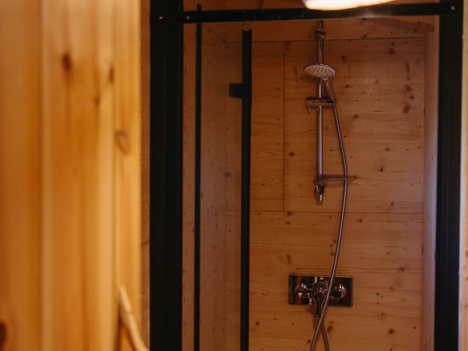 La jolie douche en bois