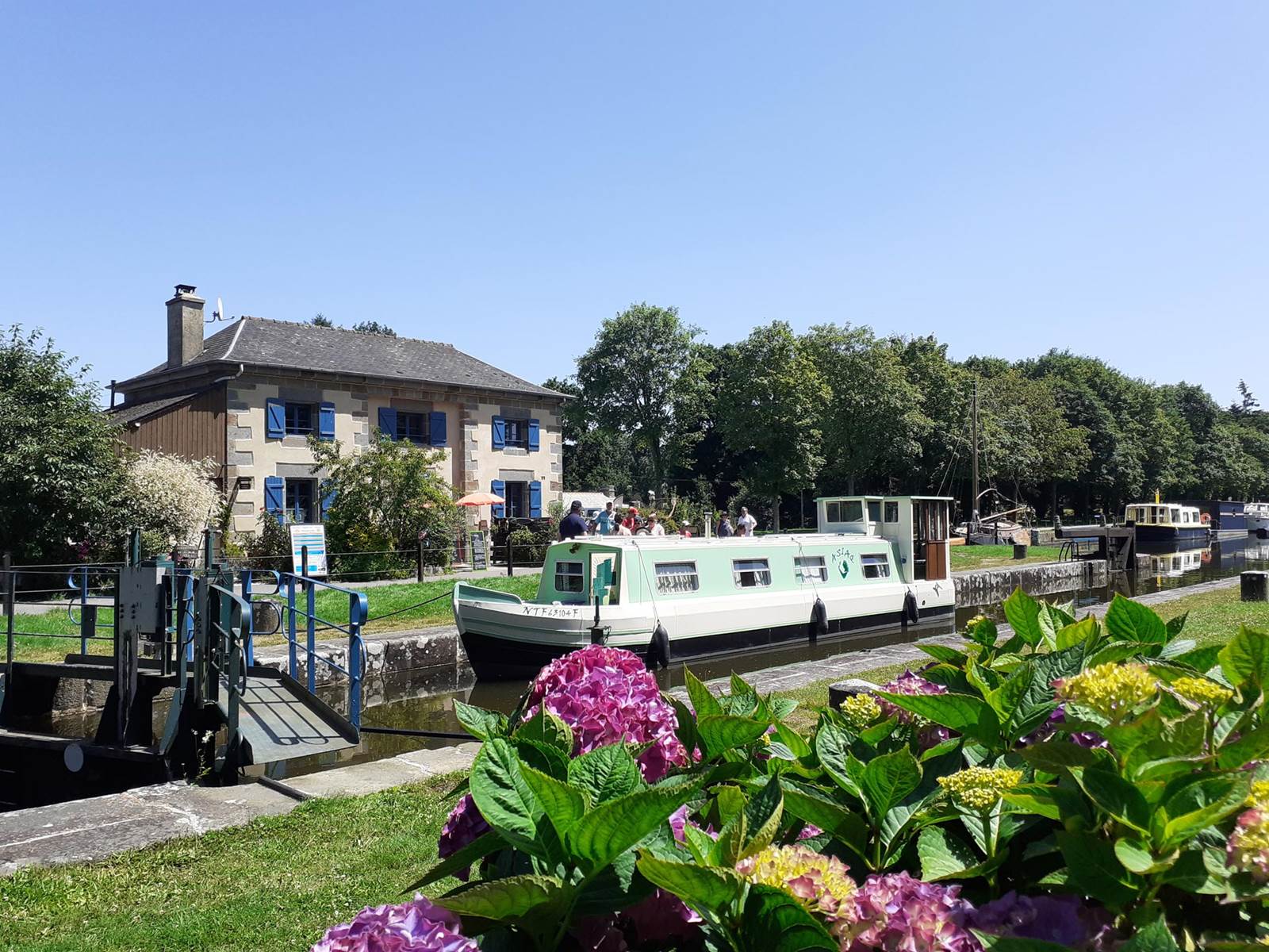 Ille Flottante, hébergement insolite sur le Canal d'Ille et Rance à Hédé-Bazouges