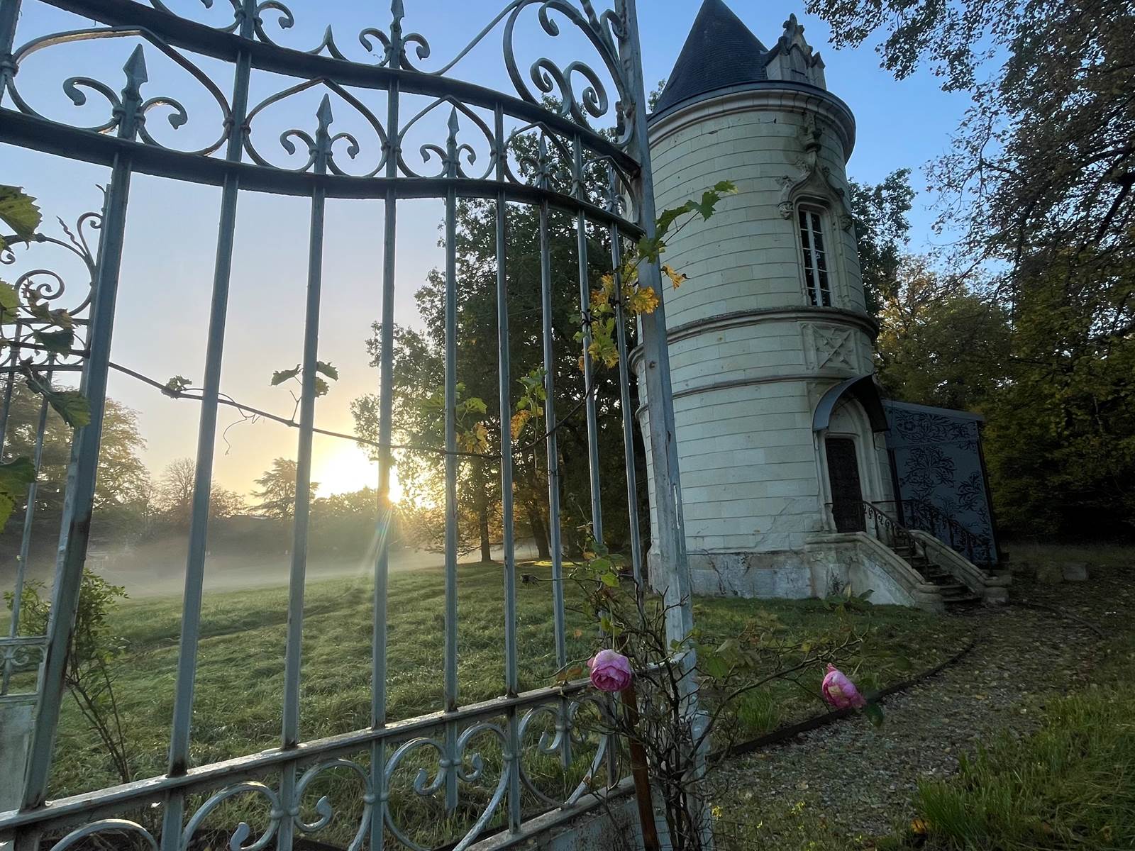 la-tour-des-touches-gite-savonnieres-sunset