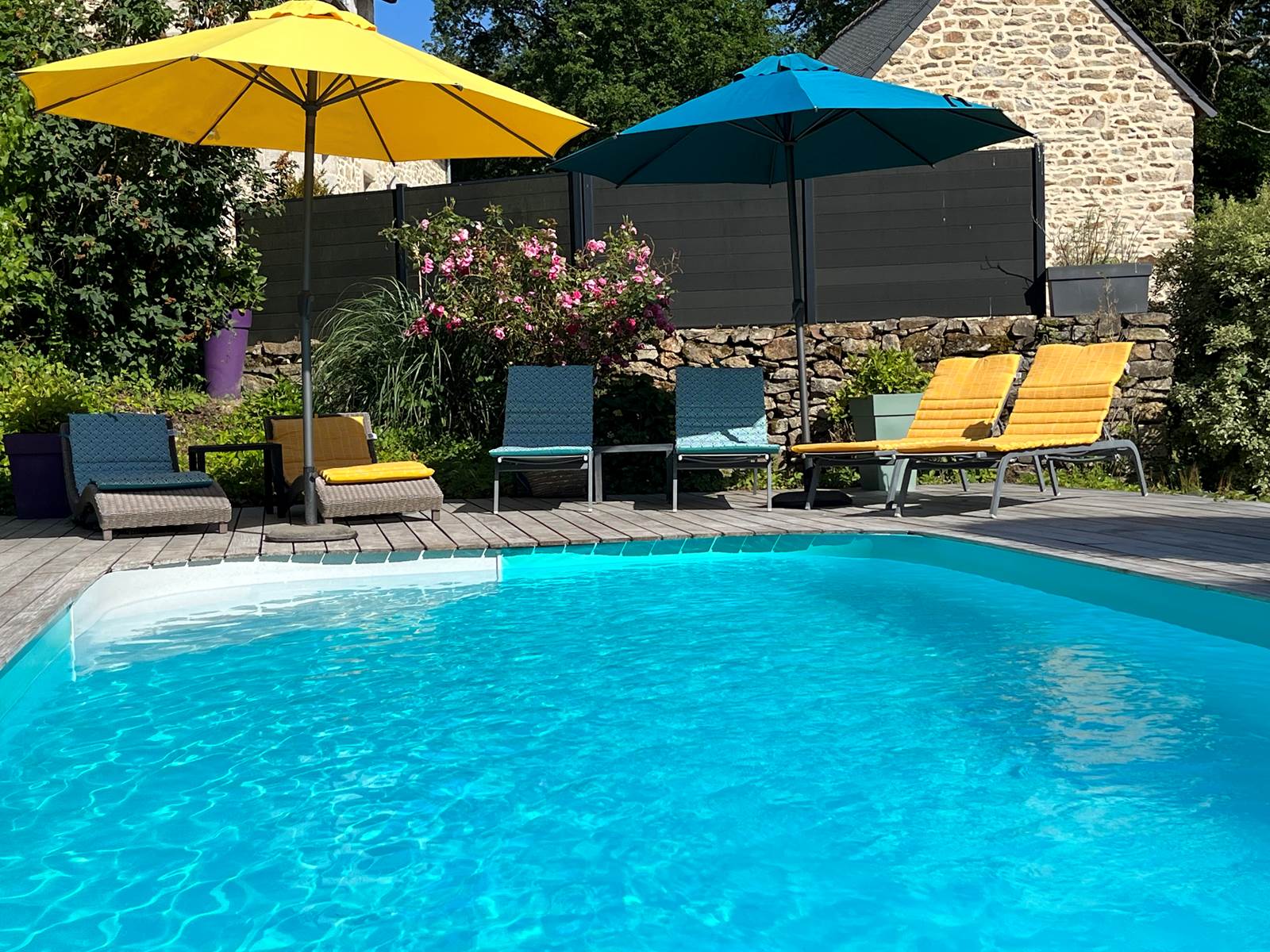 Les Demeures de Kerbosser: La Piscine