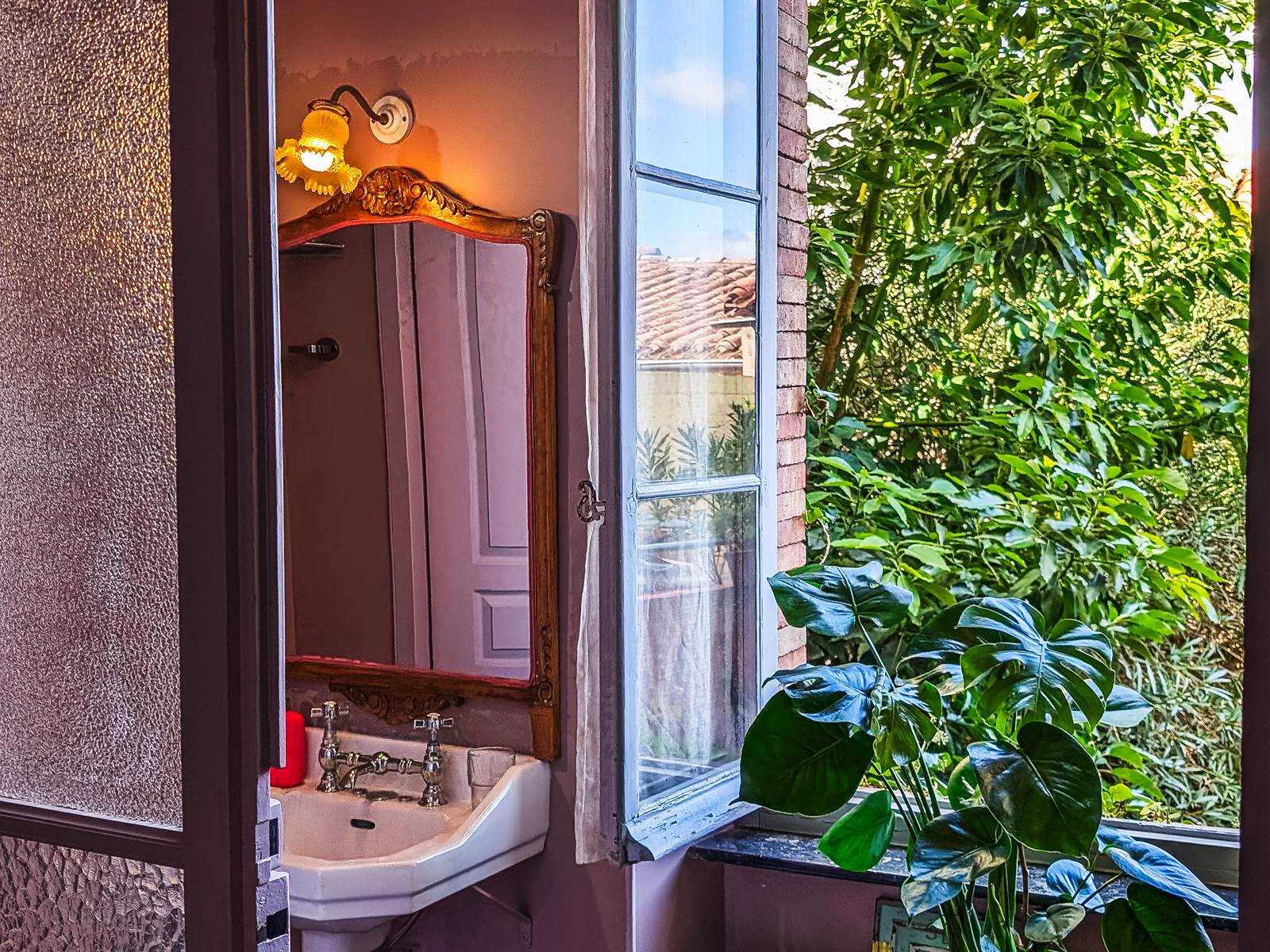 chambre Artemisia Gentileschi - salle de bain et vue jardin