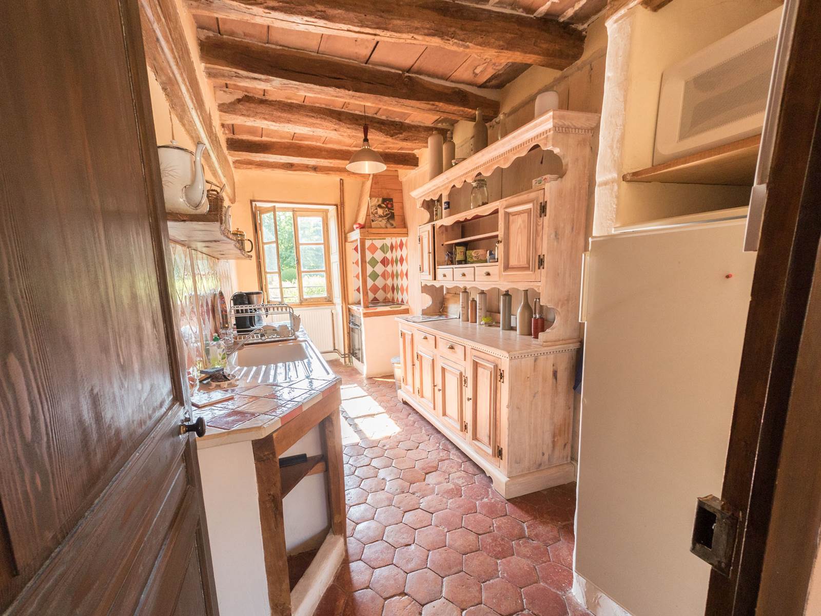 Cuisine entièrement equipee attenante aux chambres-carousel